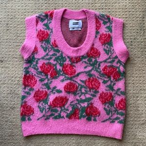 EENK sweater vest oversize pink red roses medium scoop neck new york chic europe